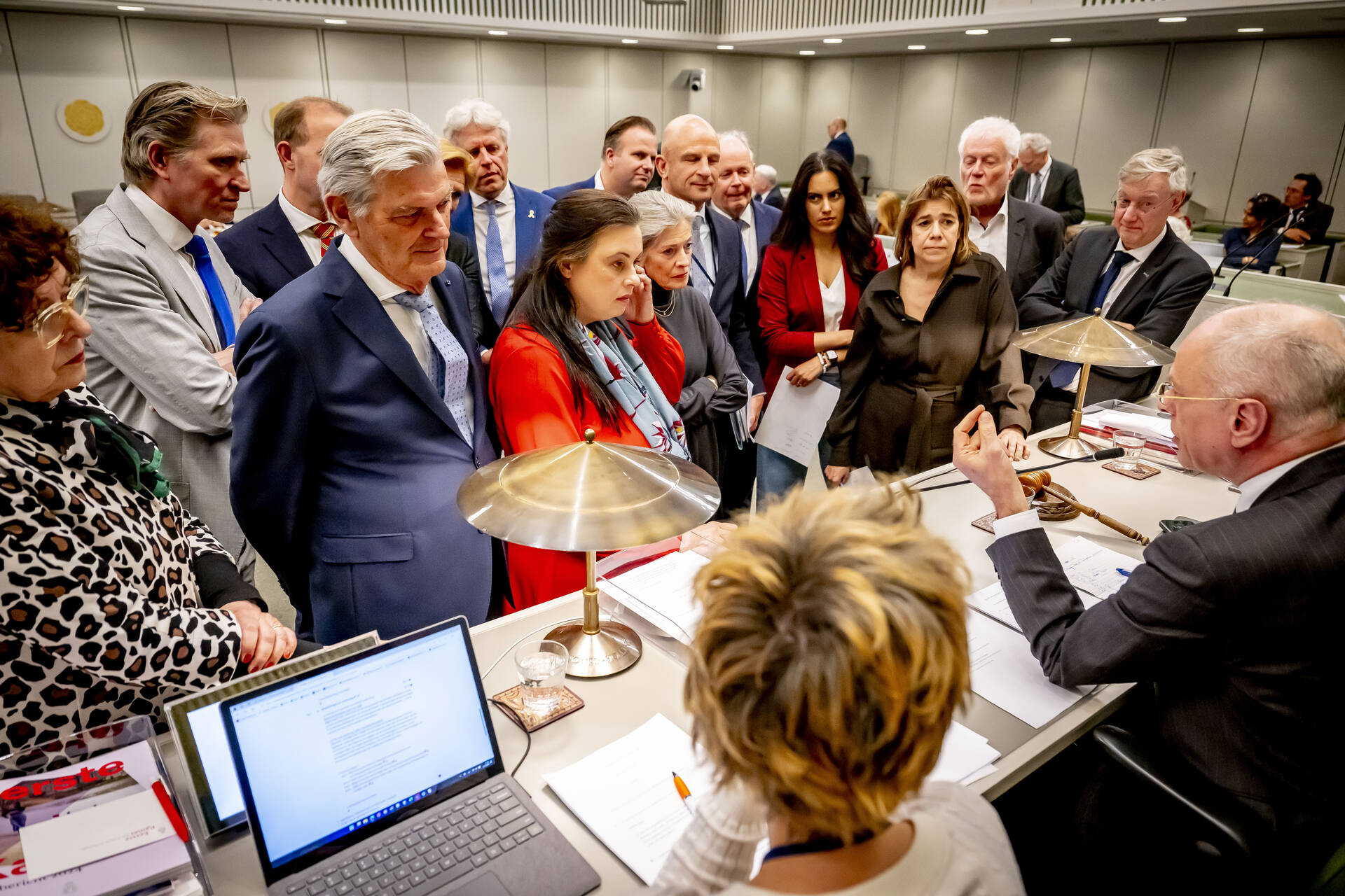 Overleg voorafgaand aan het debat op 1 april 2025