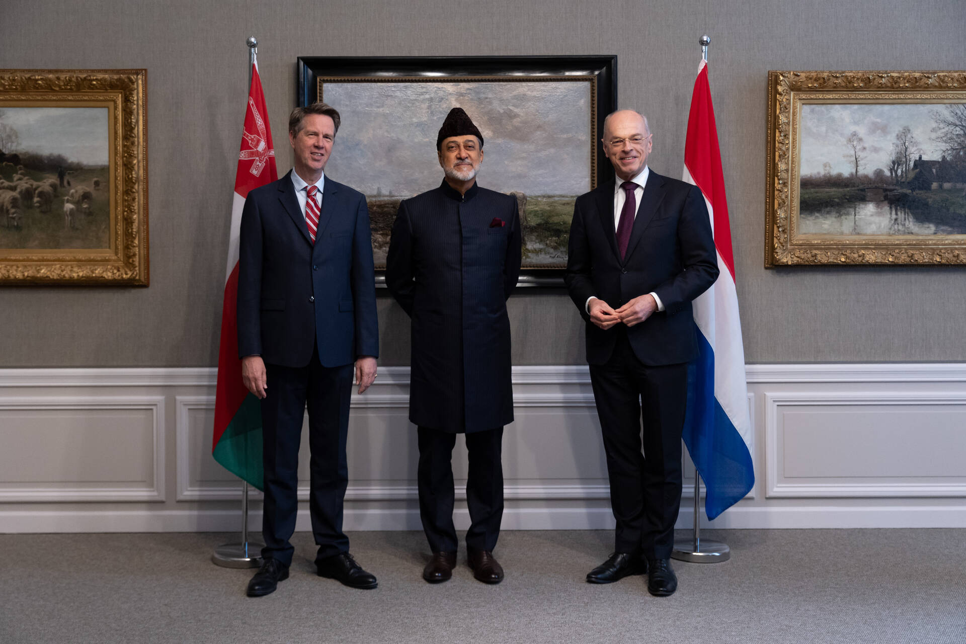 Tweede Kamervoorzitter Bosma (l), Sultan Haitham bin Tarik van Oman (m) en Eerste Kamervoorzitter Bruijn (r)