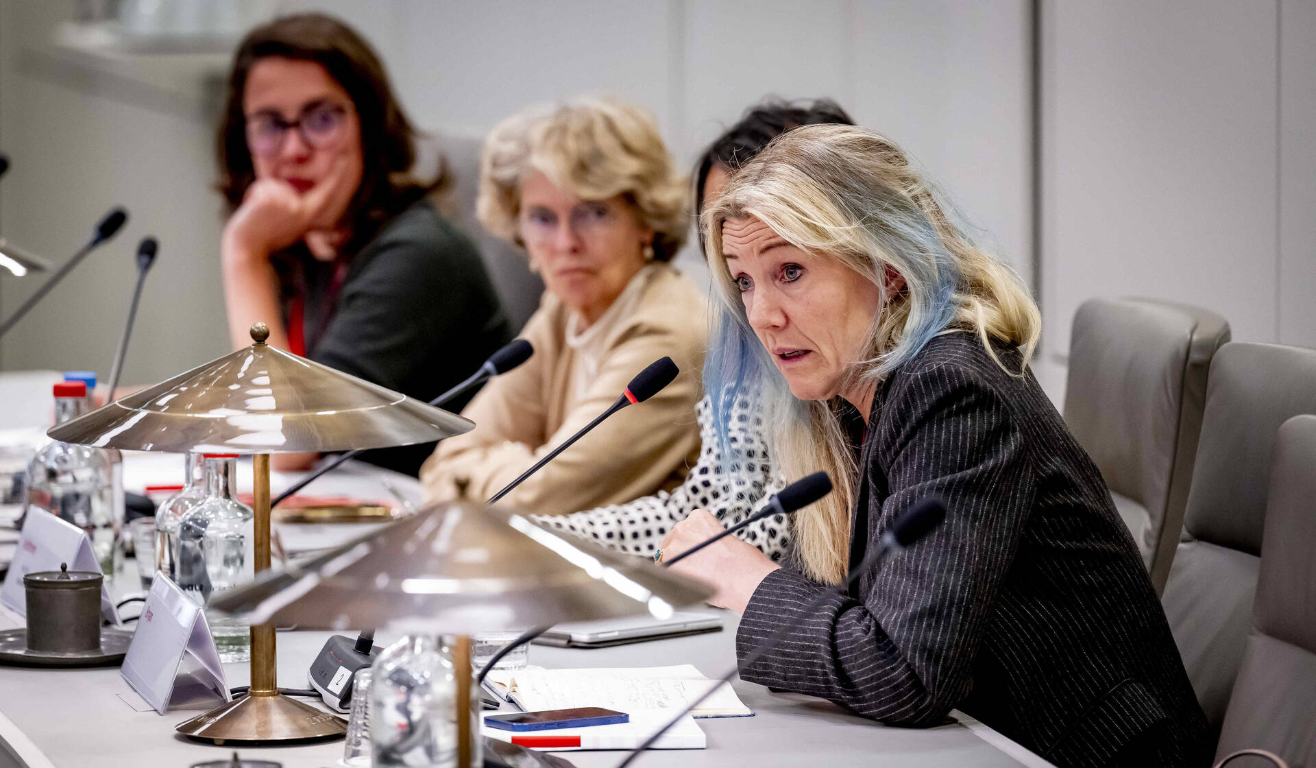 V.l.n.r.: Marije Arentze, Kim van Dooren (griffier), Gala Veldhoen (voorzitter, GroenLinks-PvdA), Inge Bryan.