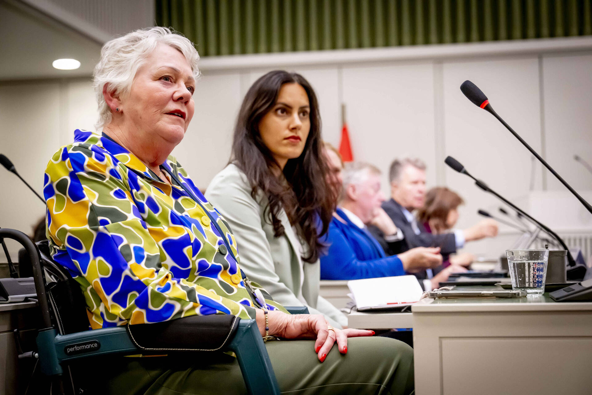 Kamerleden in gesprek met de deskundigen