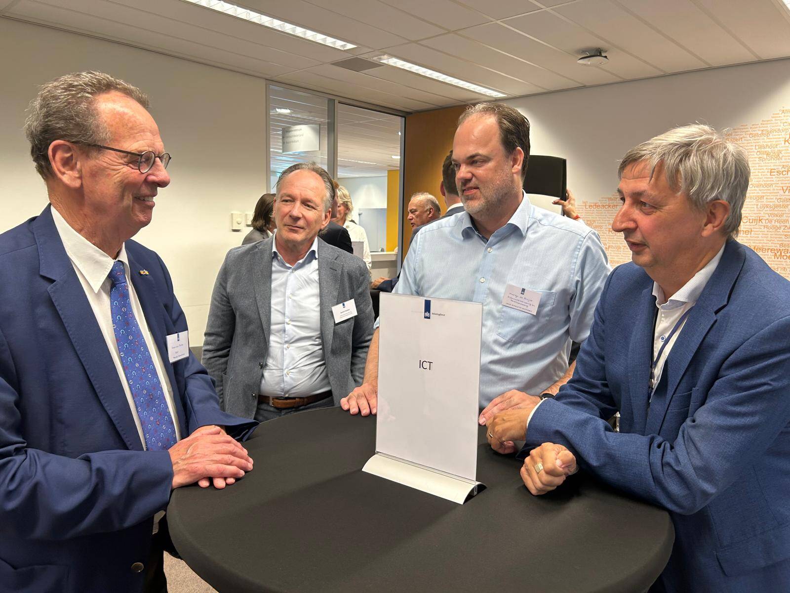 Aan diverse tafels werden actuele dossiers besproken