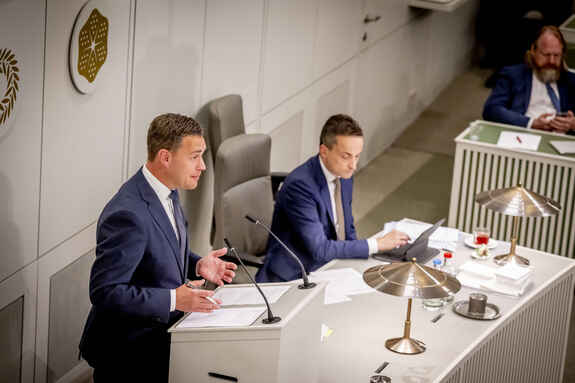 Minister Heinen van Financiën en staatssecretaris Van Oostenbrugge van Fiscaliteit, Belastingdienst en Douane.