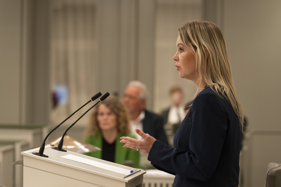 Demissionair minister Wiersma tijdens het debat op dinsdag 7 oktober 2025