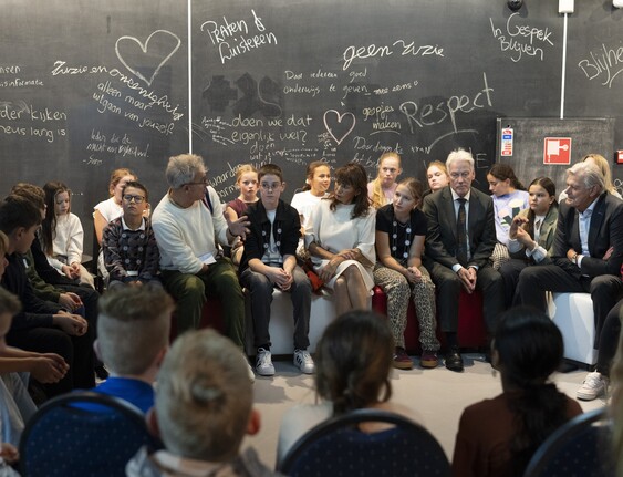 Senatoren en leerlingen in gesprek over vrijheid