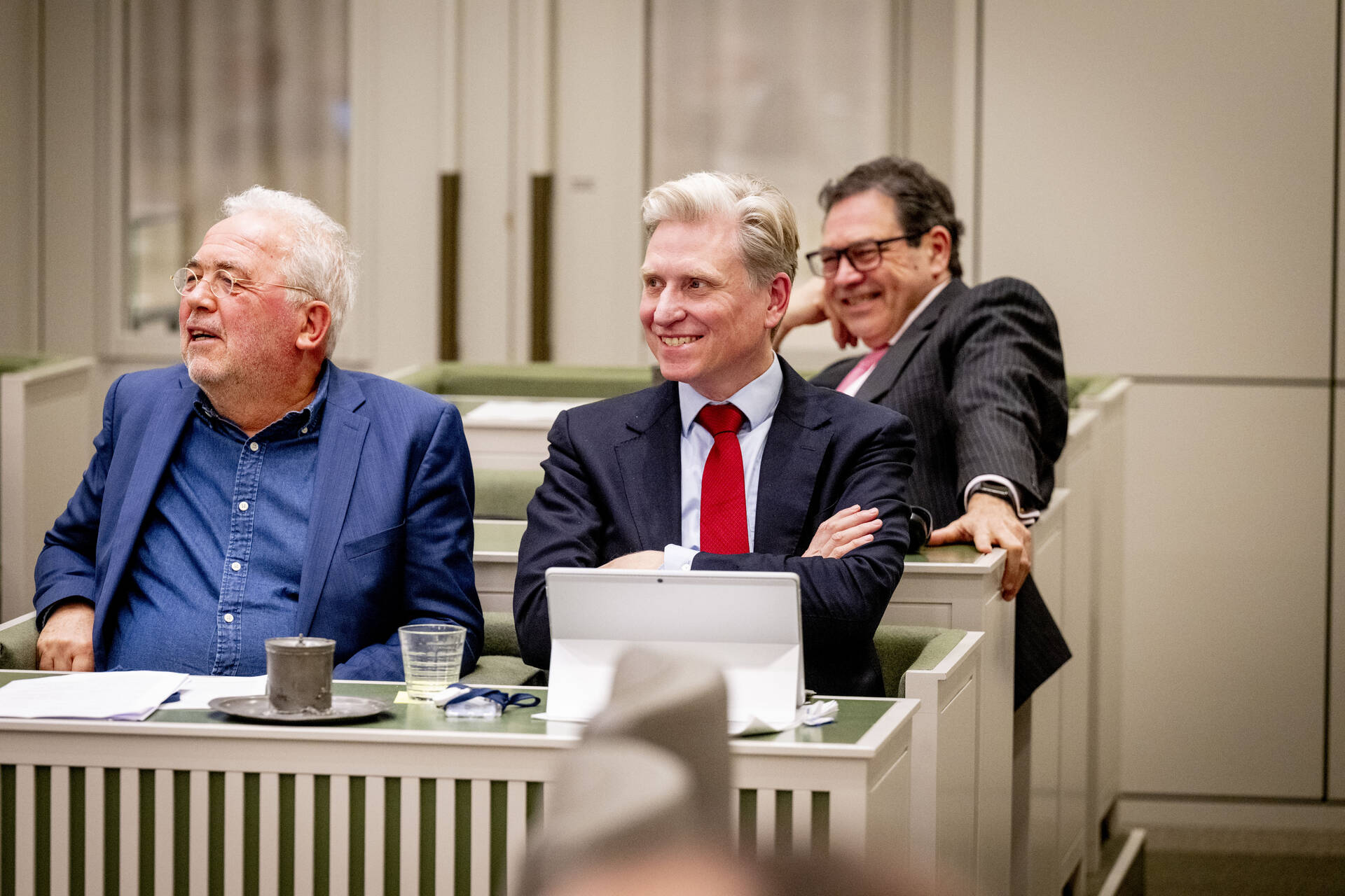 Links senator Koffeman (PvdD) en rechts senator Van Apeldoorn (SP)