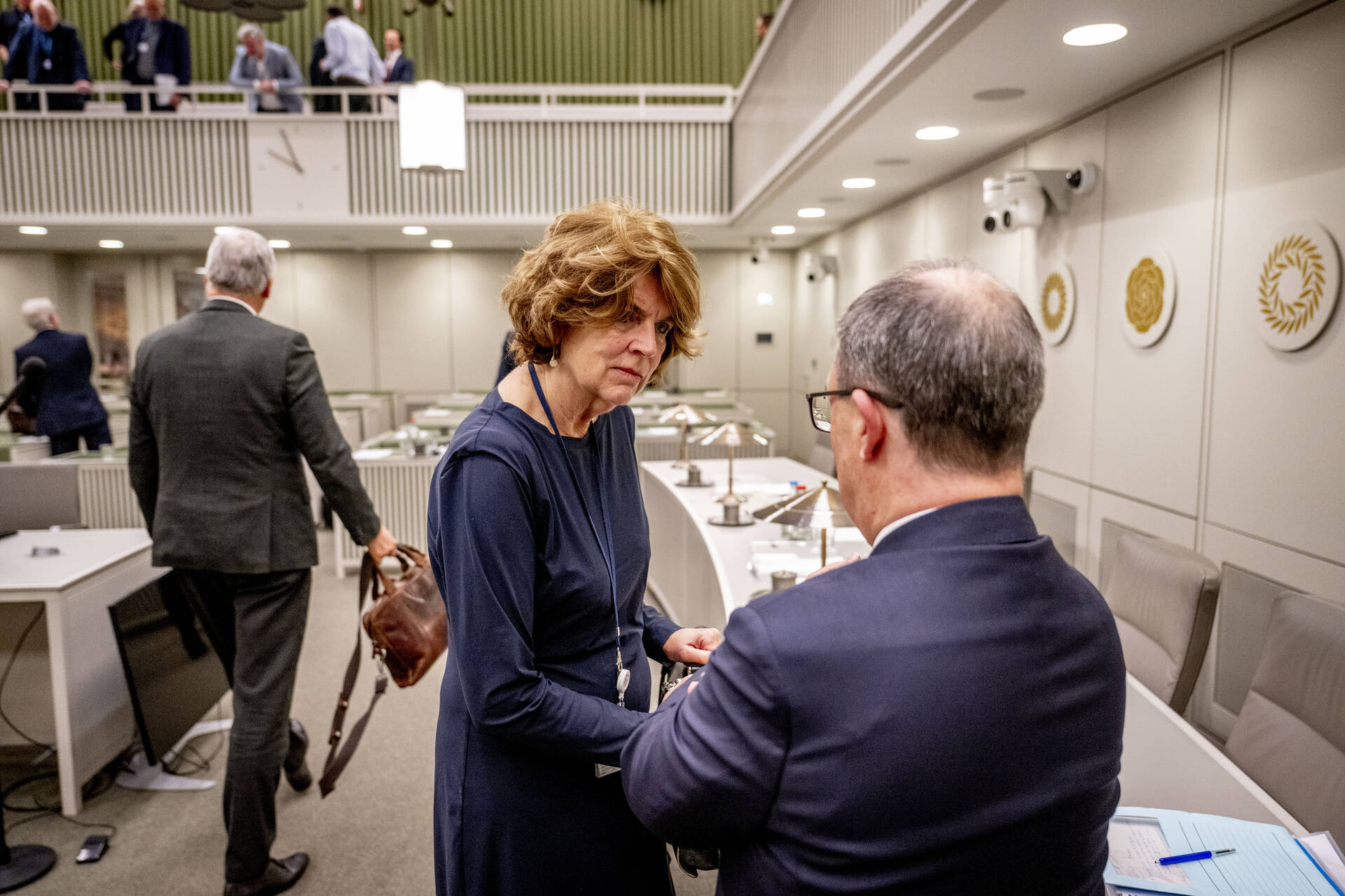 Senator Bakker-Klein (midden) met staatssecretaris Heijnen