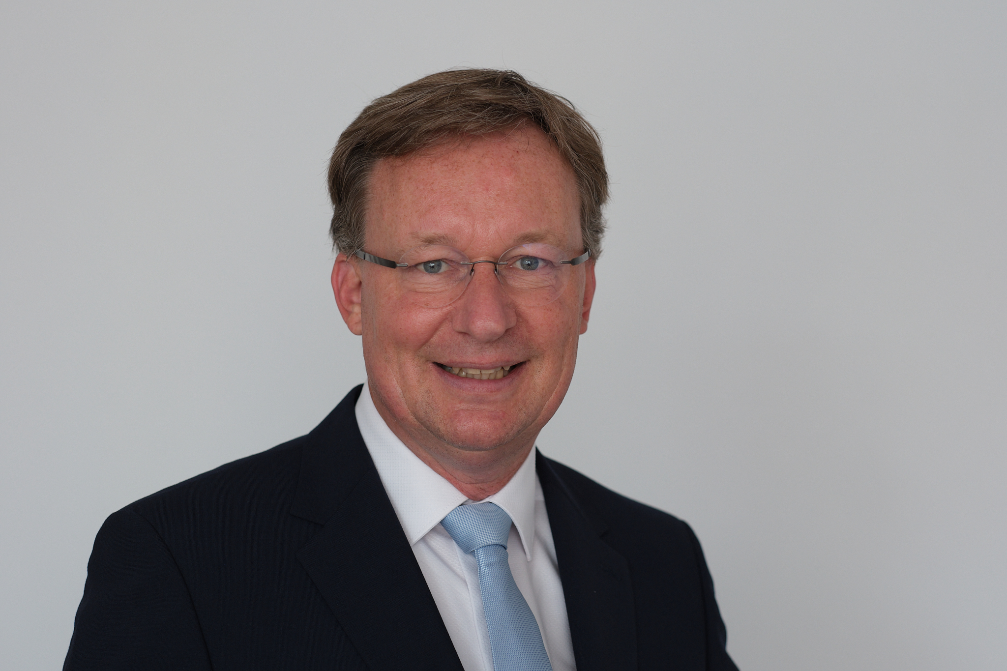 foto van mr. D.J.H. van Dijk