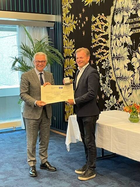 Pieter Omtzigt ontvangt het PACE-erelidmaatschap